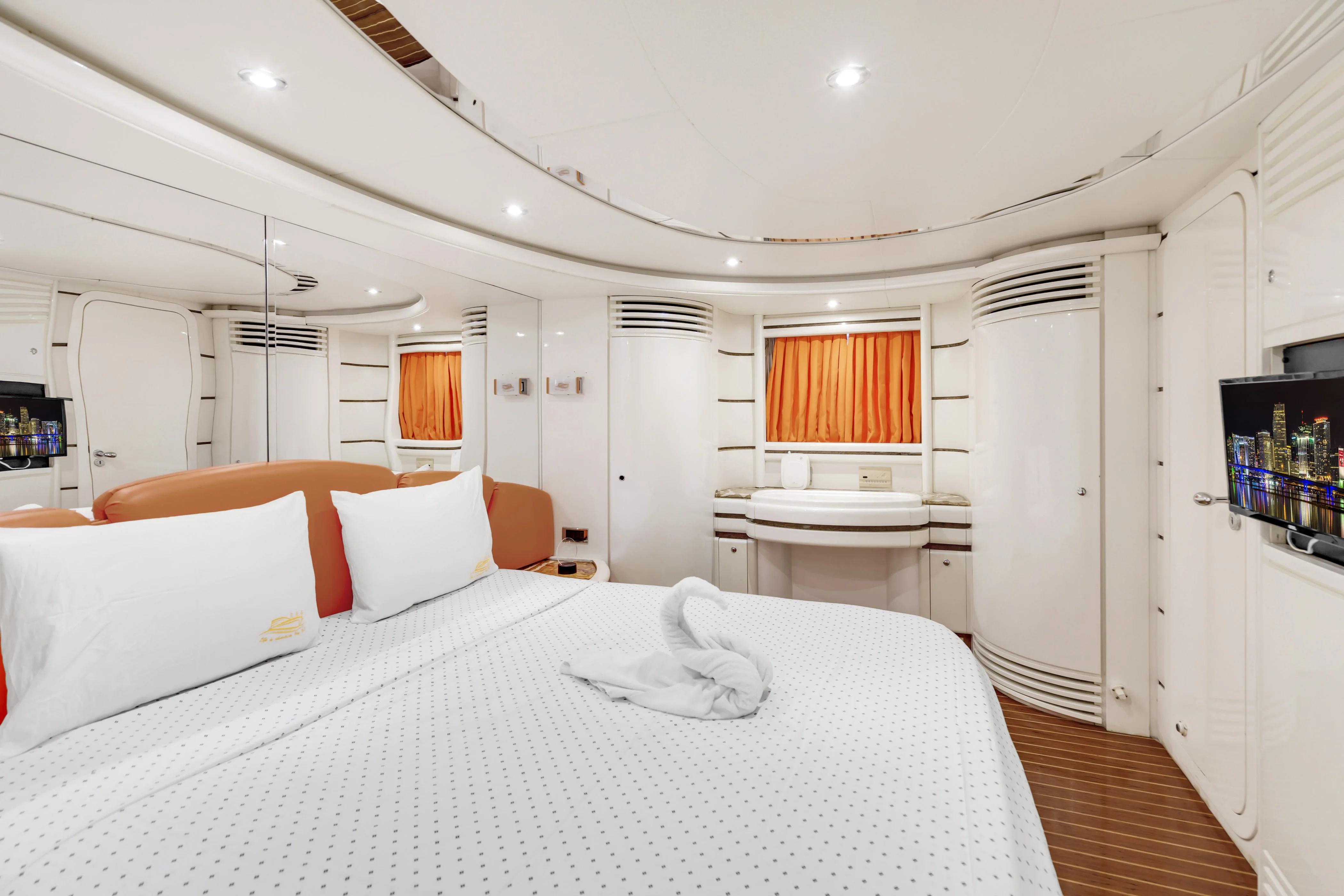 85ft Baia performance deck
